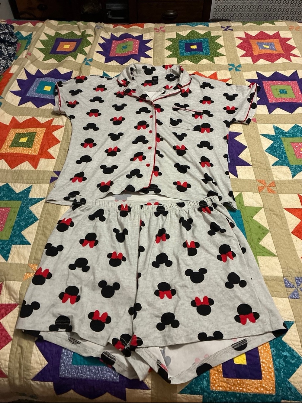 Grey Minnie Mouse Short Pajama Set woman’s medium